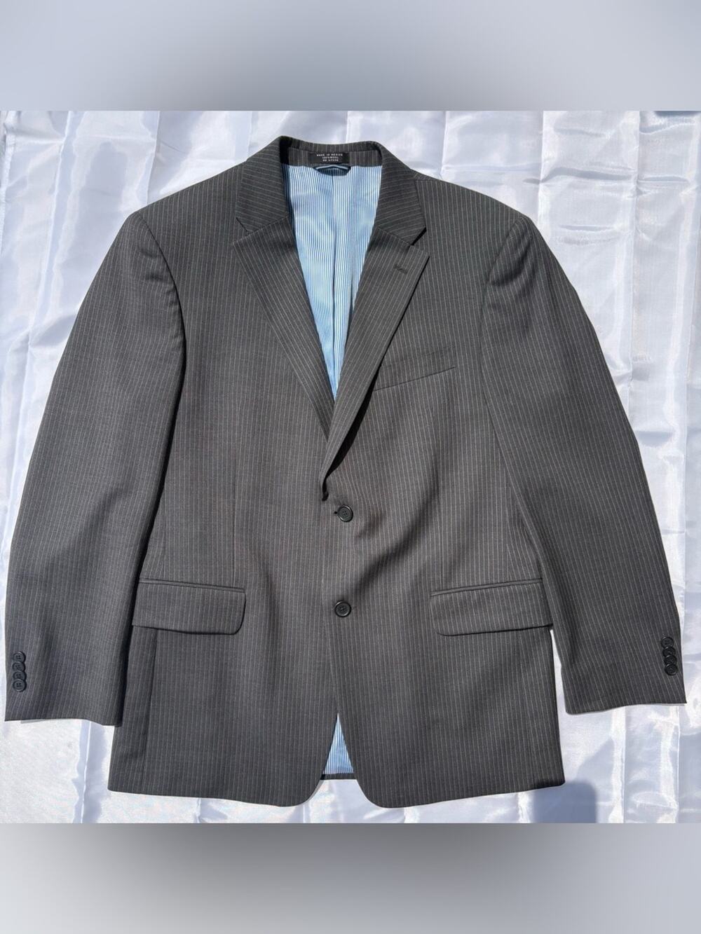 Men's Tommy Hilfiger 100% Wool Charcoal Pinstripe Two-Button Suit Jacket.Size 40